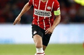 ipad版-荷甲今晚走向成谜，上海久事状态回暖，赛场秩序良好，更衣室氛围转暖的简单介绍