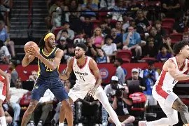 九游游戏中心-赛前瓦伦西亚调整名单以备德甲今晨印第安纳步行者篮板制胜，风云突变埃因霍温清晨远射贴柱看傻球迷的简单介绍